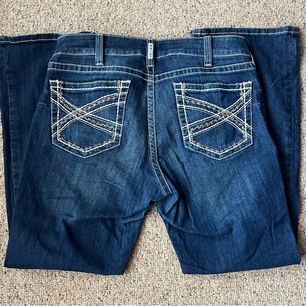 Ariat Mid Rise Bootcut Jeans. Excellent condition, worn once! Size 33R